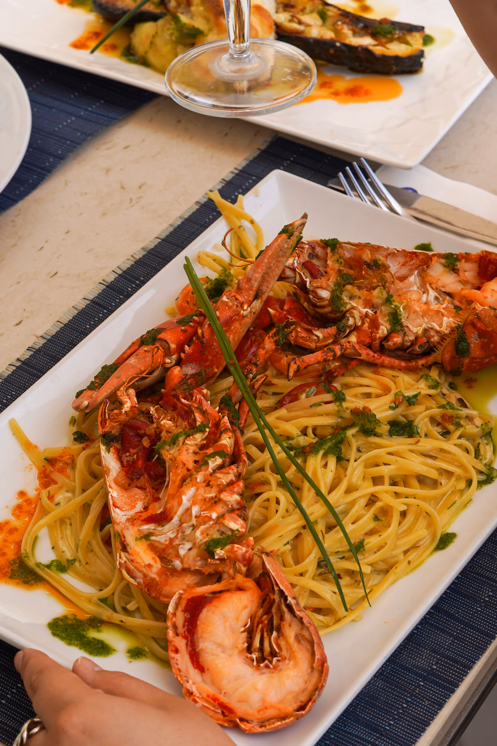Pâtes aux crevettes, vue sur le port