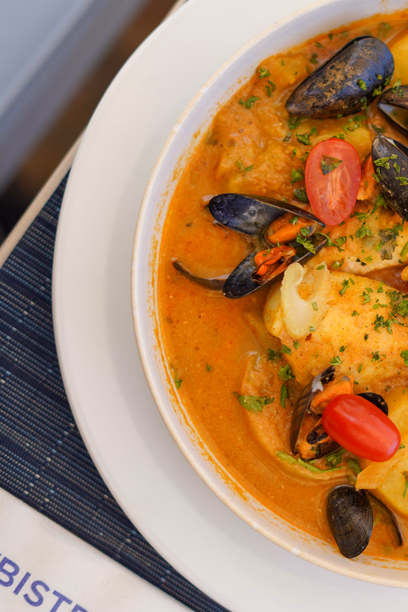 Soupe de poisson aux tomates et moules
